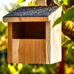 Nistkasten Für Halbhöhlenbrüter Aufhängung Asphaltdach Rotzeder -Garten Store 10038138 yy 0005 logo